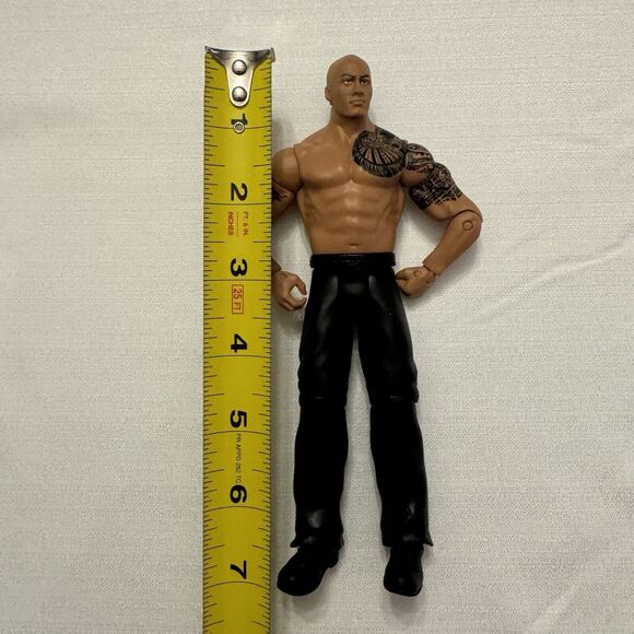 2011 Mattel WWE Wrestling Basic K-Mart Exclusive Triple Threat Match The Rock - Picture 4 of 5